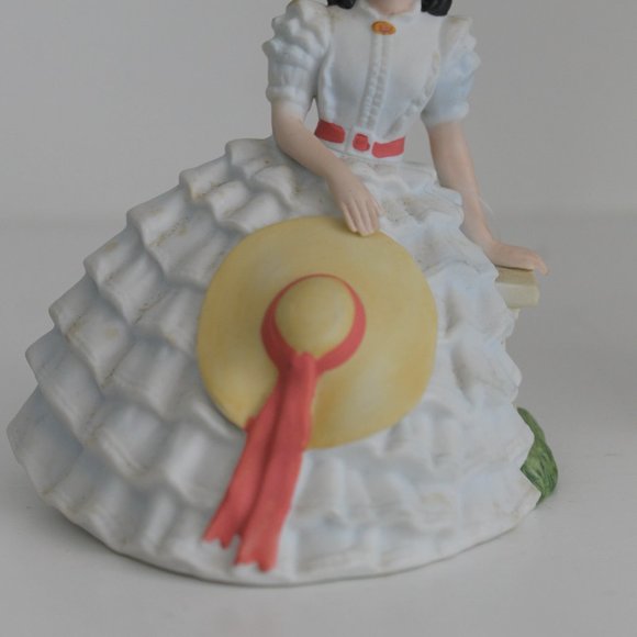 Scarlett O’Hara and Rhett Butler from GONE WITH THE WIND figurines - Picture 5 of 14